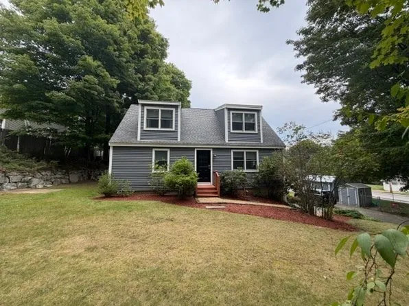 104 Center St, Groveland, MA 01834