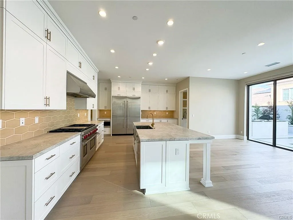 4 bed, 4.5 bath, 3320 sqft, $9,000 — Photo 3