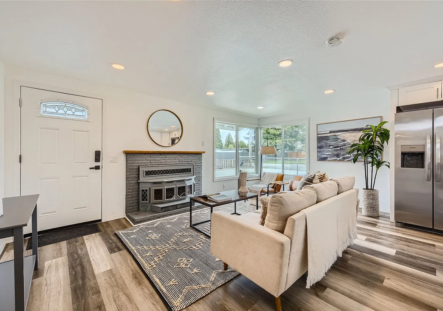 Beautifully Updated 4-Bedroom Home — Photo 3