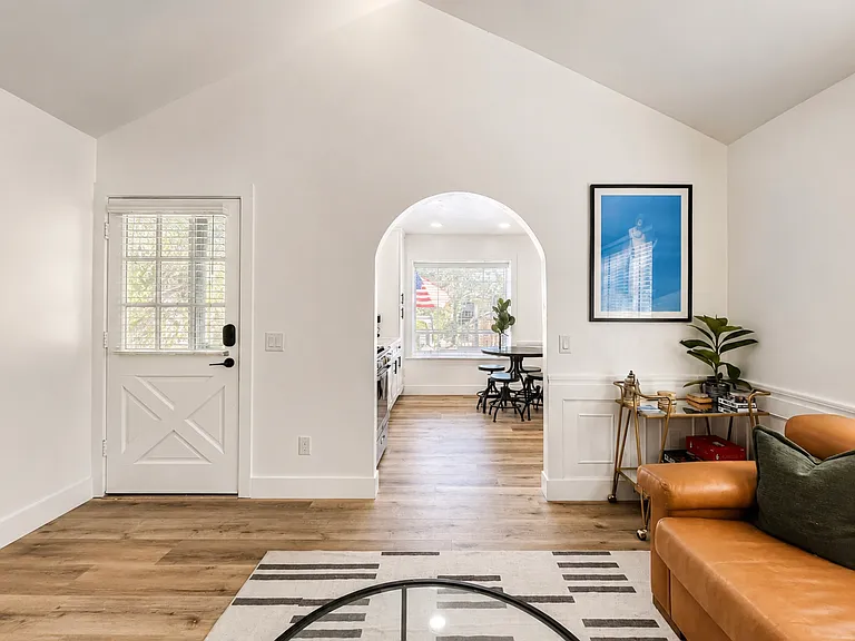 612 Maple Ln — Photo 4