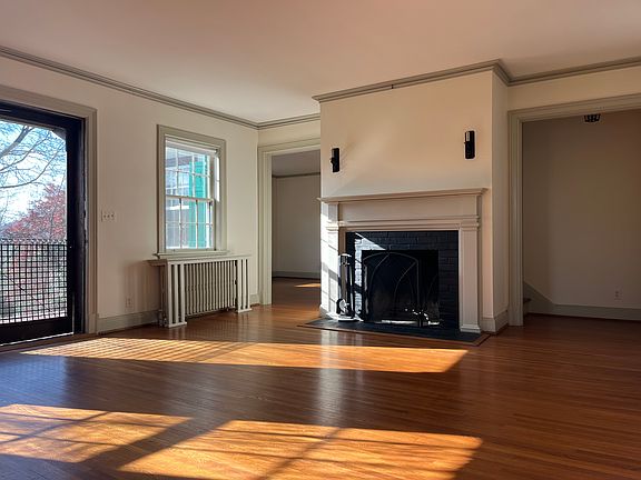 4th image of 683 Sherwood Ln
