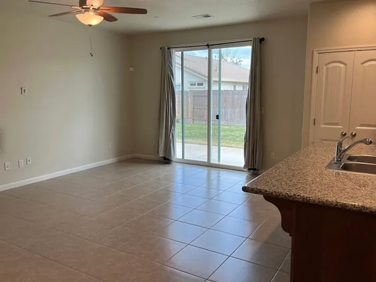 1476 Dynes St — Photo 5