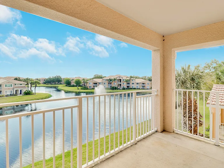 141 SW Palm Dr #306 — Photo 5