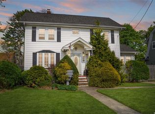 31 Redmond Ave, Bay Shore, NY 11706