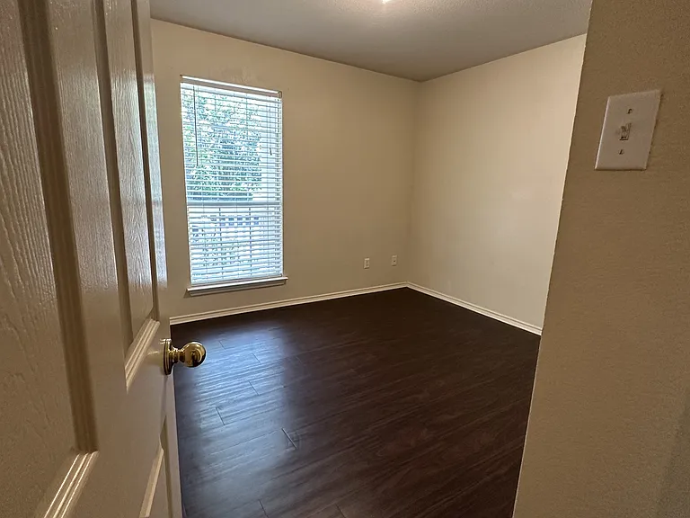 512 Crater Lake Dr — Photo 6