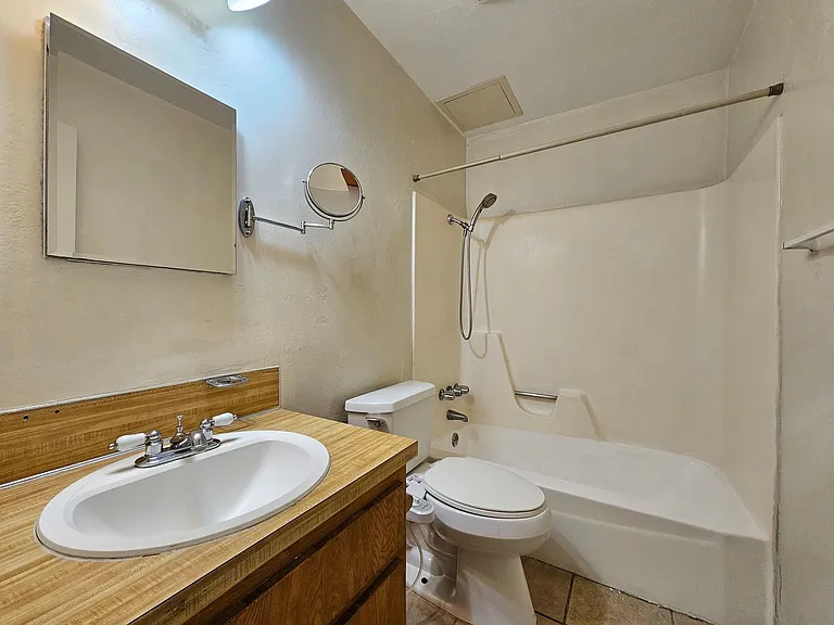 1305 Quail Cir #B — Photo 11