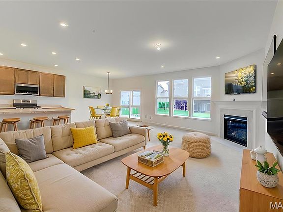 2nd image of 327 Dalriada Blvd