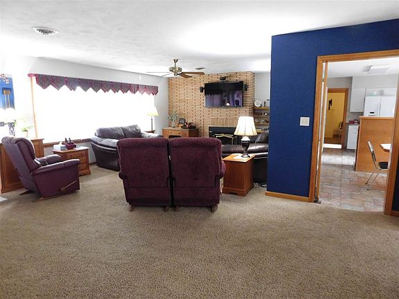 3rd image of 2204 Crescent Dr