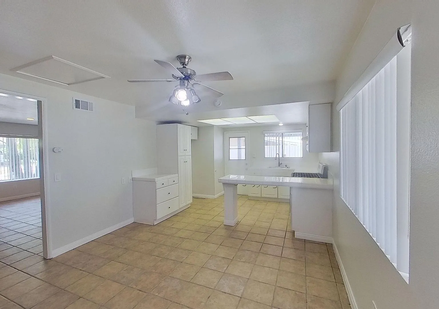 121 Greentree Ln — Photo 4