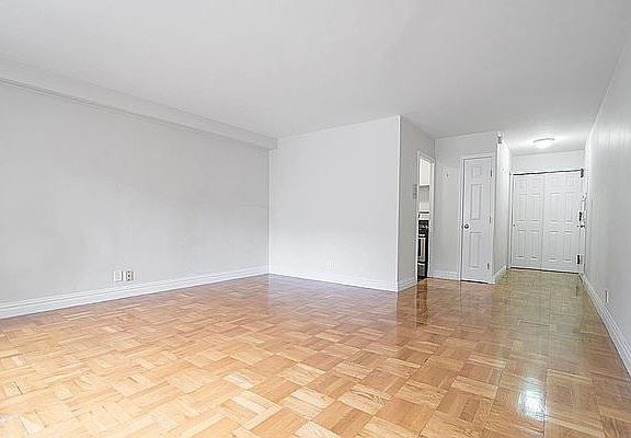 4th image of 330 W 55th St #7C