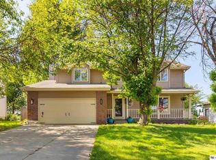 1113 Creighton Rd, Papillion, NE 68046