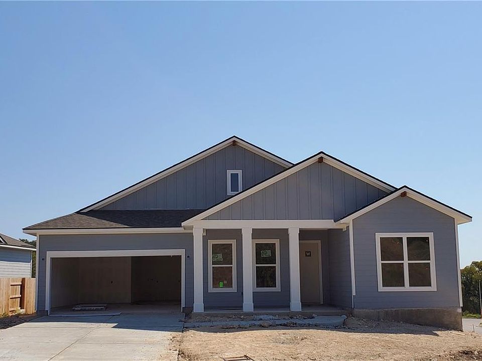 1st image of 200 Scarlett Thistle Dr