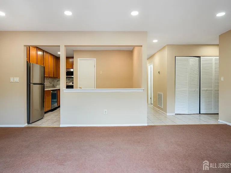4410 Birchwood Ct — Photo 9