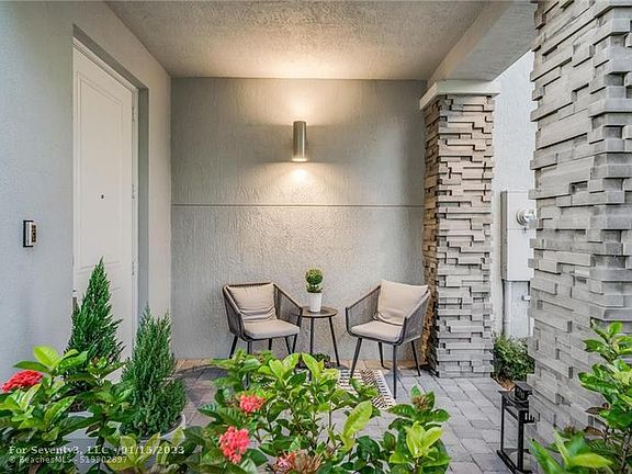 3rd image of 4347 Veleiros Ave
