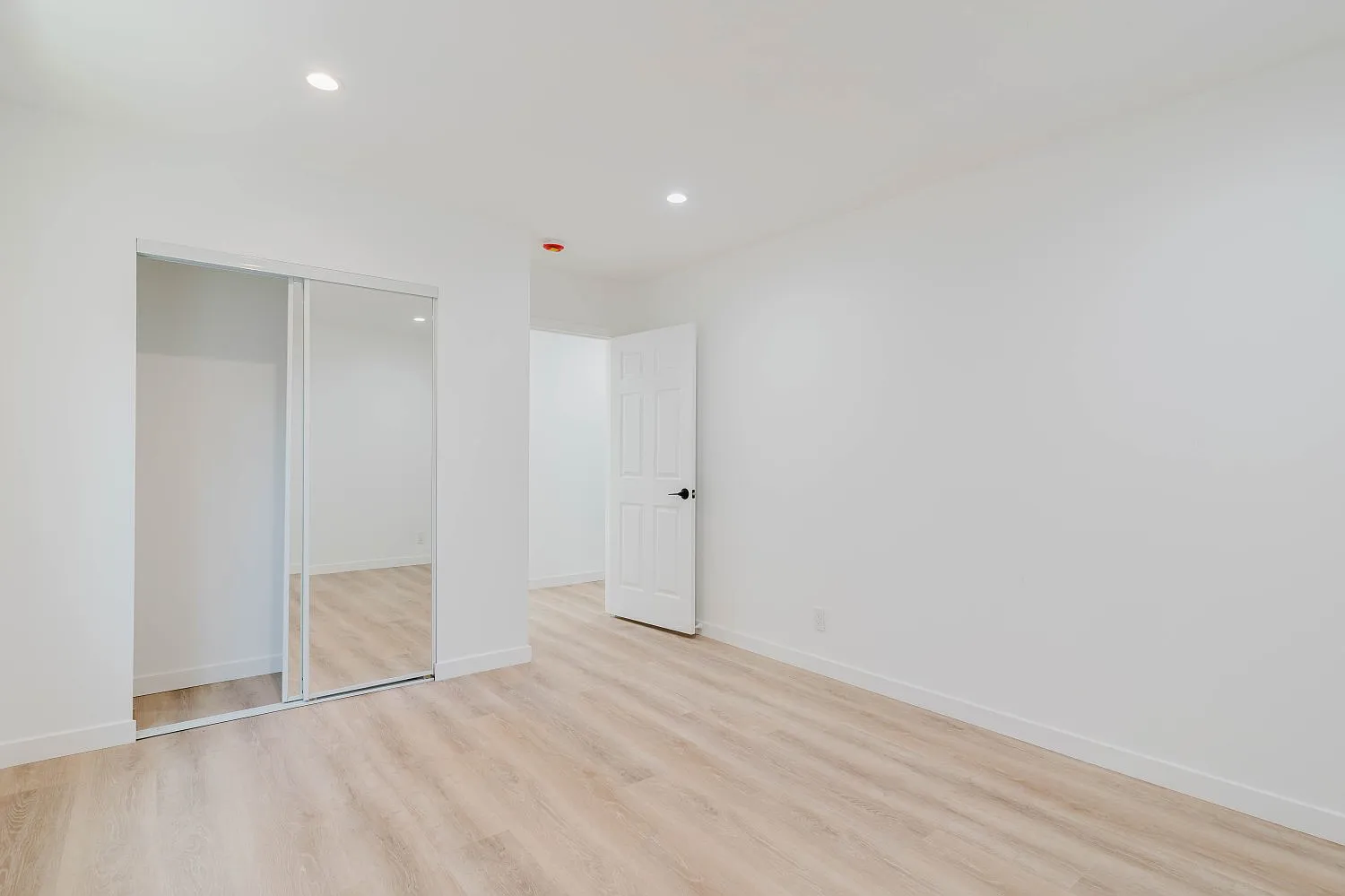 4 bed, 1200 sqft, $3,700 — Photo 3