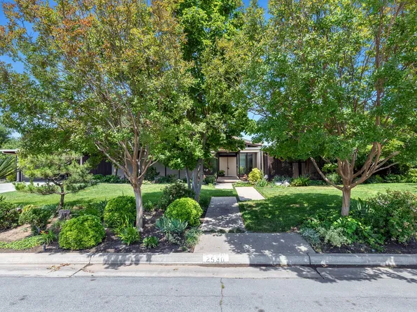 2530 W Wrenwood Ave, Fresno, CA 93711