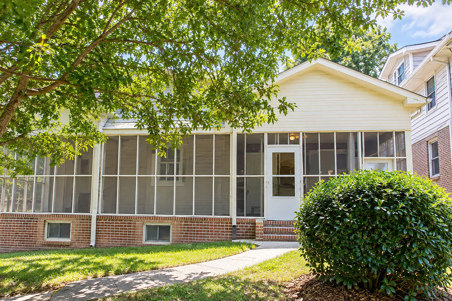 2 bed, 665 sqft, $930 — Photo 1