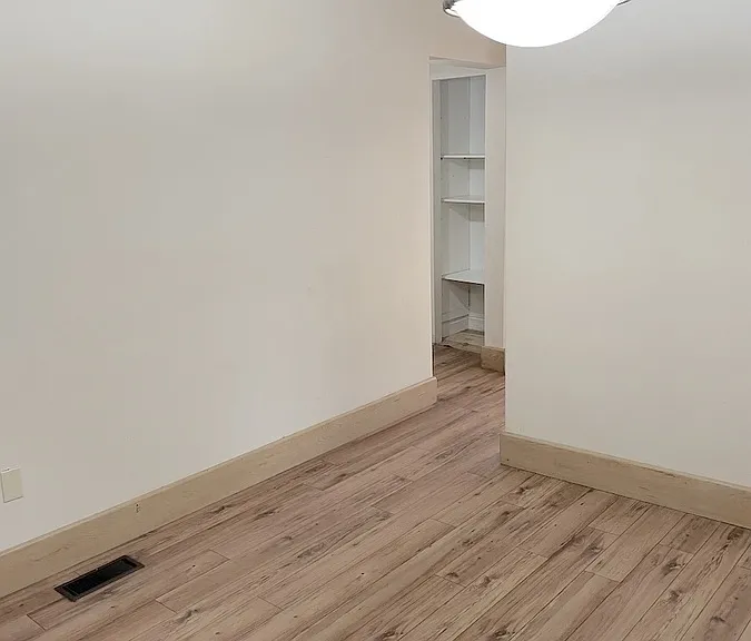 742 Victoria Ave #UPPER — Photo 17
