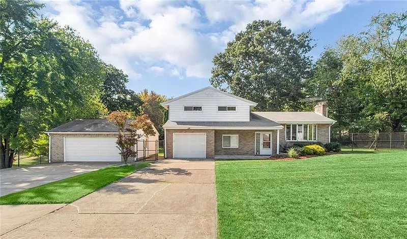 116 Spring Dr photo 1