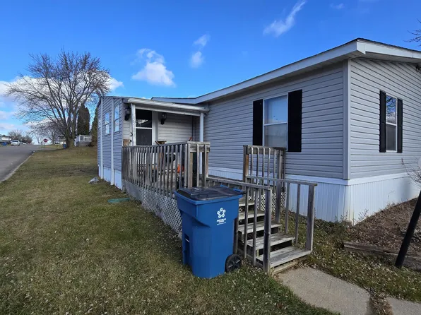 3318 W 46th Pl, Davenport, IA 52806