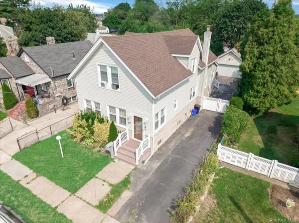 25 Edwards Place, Valley Stream, NY 11580