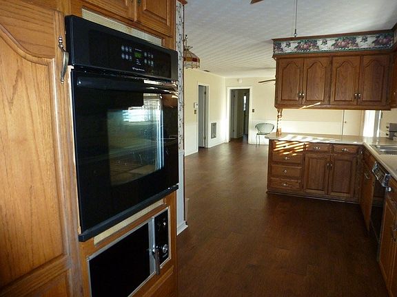 4th image of 515 W Lakeside Dr
