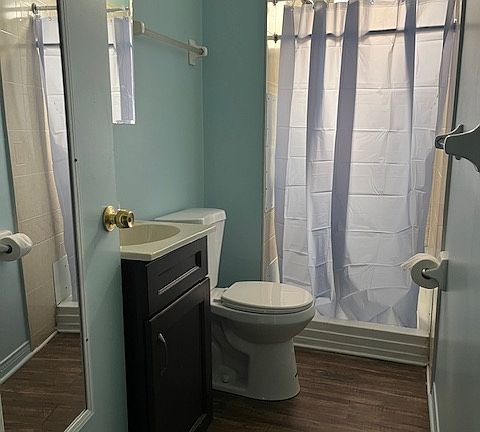 5th image of 811 E Baker St APT B