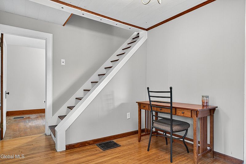 4th image of 810 Sacandaga Road