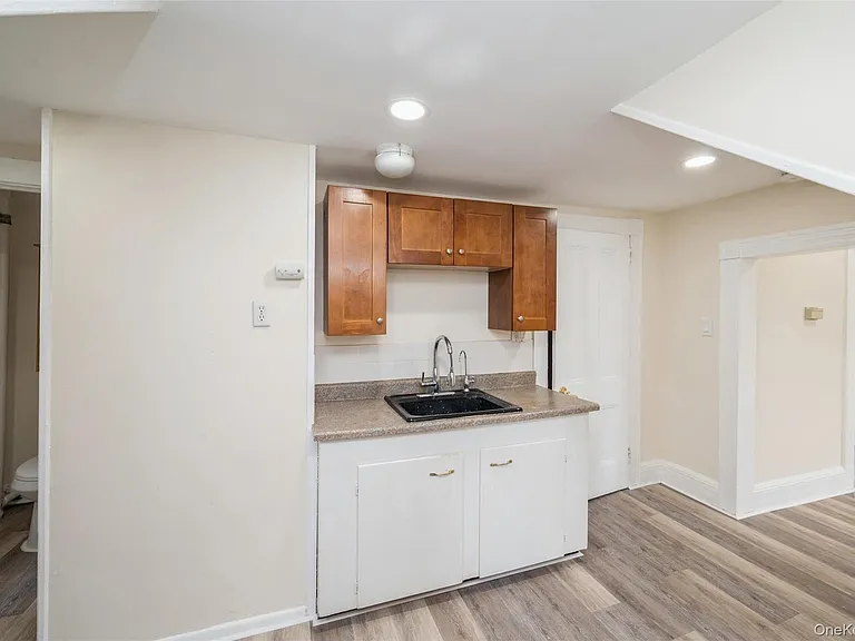 36 Tyler Ave — Photo 8