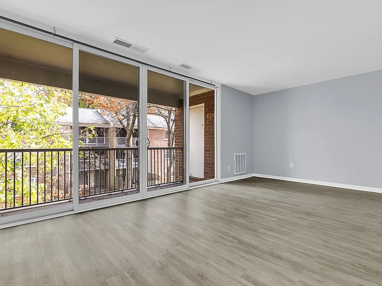 724 Quince Orchard Blvd #202 — Photo 2