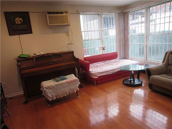 2nd image of 177 Bay 49 St #2