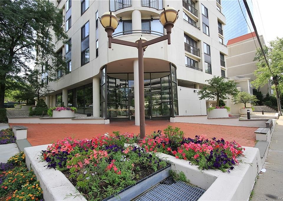 1st image of 10 Cottage Pl APT 7F