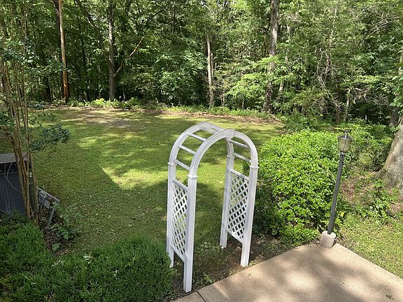 5th image of 138 Hillcrest Dr