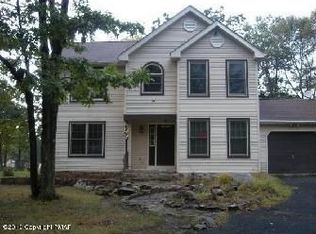 106 Lewis Blvd, Bushkill, PA 18324