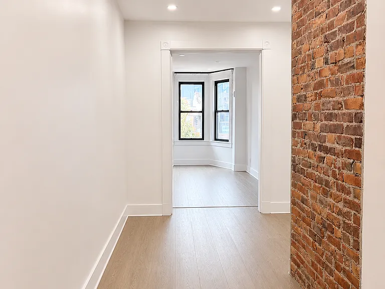 552 11th St #2L — Photo 4