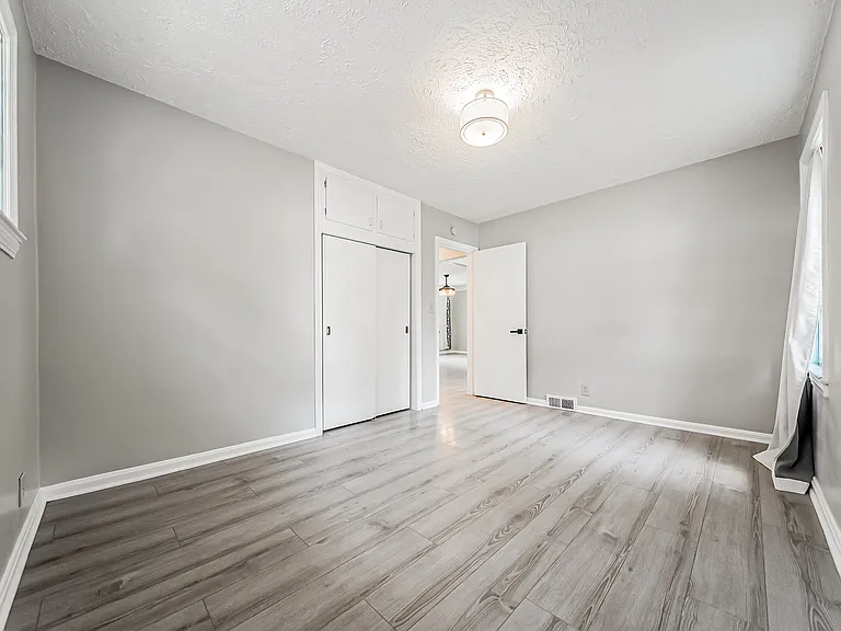 24111 Edgehill Dr — Photo 17