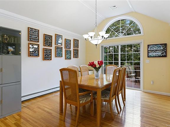 5th image of 7 Julia Ct