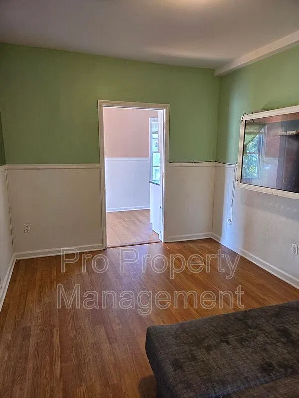 4 bed, 1.0 bath, 1505 sqft, $2,795 — Photo 3