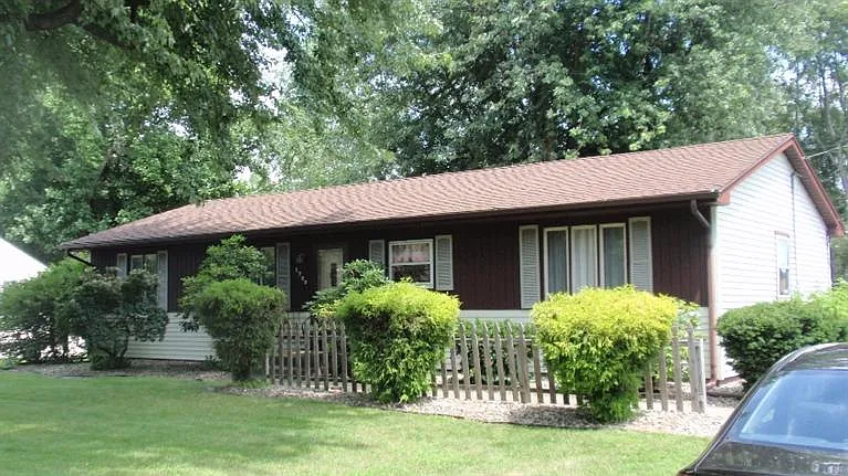 1709 Greenway St photo 1