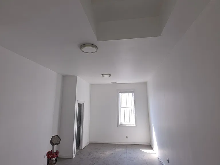 129 11th St #2R — Photo 7