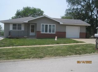 214 N Molley St, Bennington, NE 68007