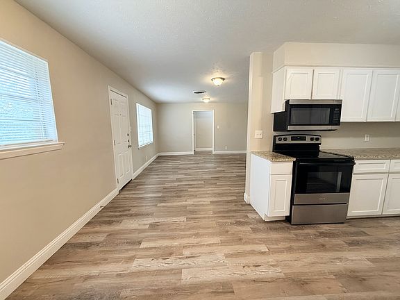 4th image of 4075 Old Bonham Rd