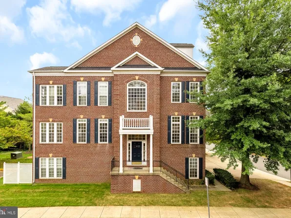 4349 Patriot Park Ct, Fairfax, VA 22030