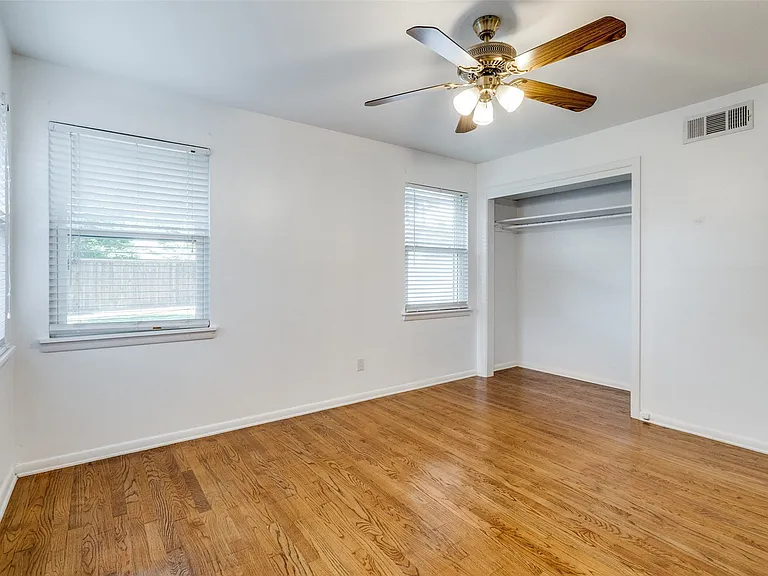 6418 E Lovers Ln — Photo 18