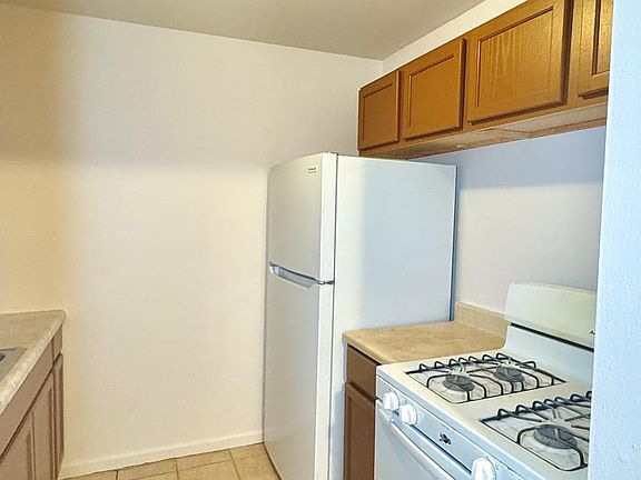 5th image of 1175 Valley Ln APT 202