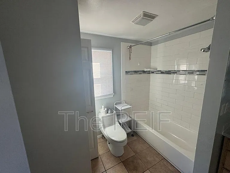 134 E Vienna St — Photo 12