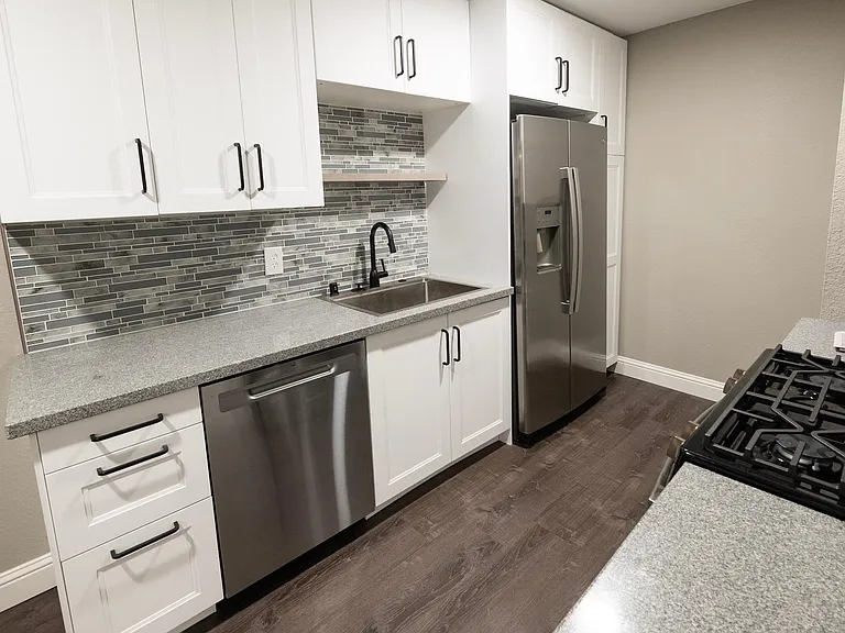 323 Montrose Dr #A — Photo 1