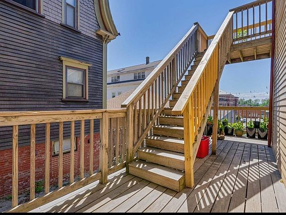 3rd image of 224 Valley St APT 4