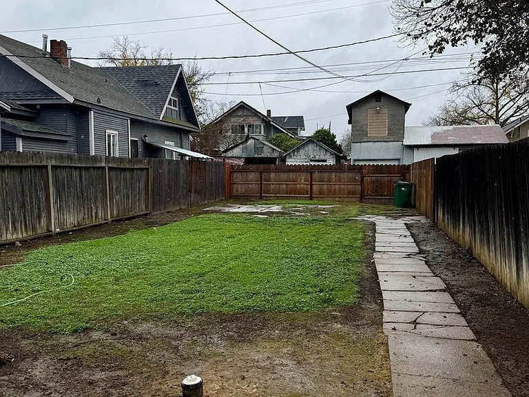 247 S Shasta St — Photo 14