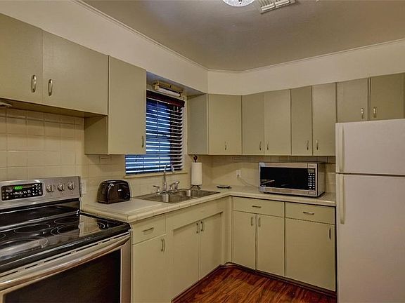 Look at all my great cabinets.